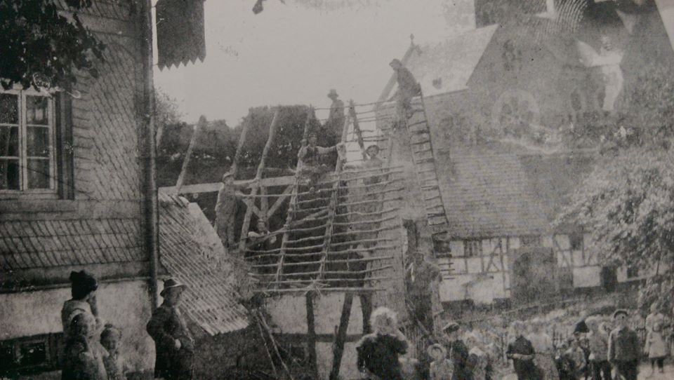 1920 Dach von Kellers (Hunolds) wird neu gedeckt