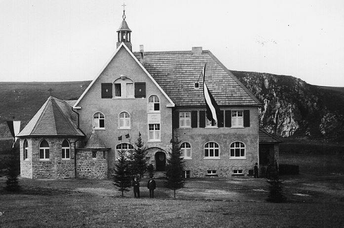 Pflegehaus und Krankenhaus